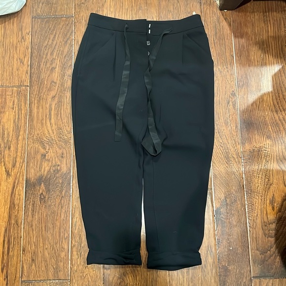 Aritzia Black Wilfred Allant Tie Waist Cuffed Cropped Pants - Picture 2 of 4